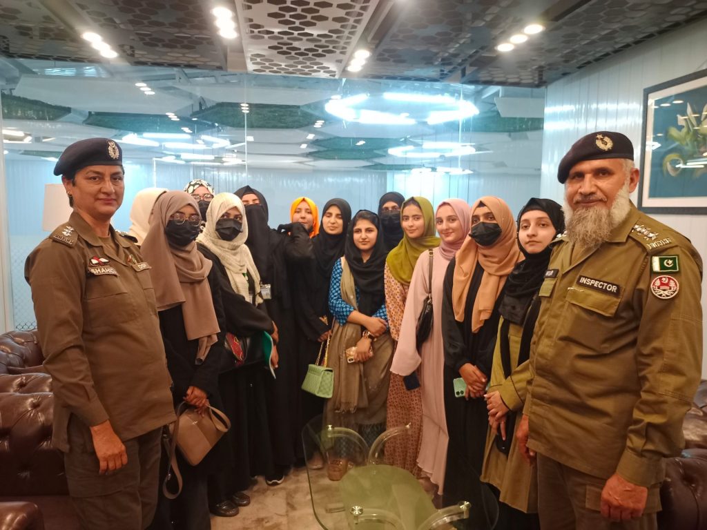 الولایت آرگنائزیشن کے طلباء کی راولپنڈی پولیس لائنز ہیڈ کوارٹرز آمد