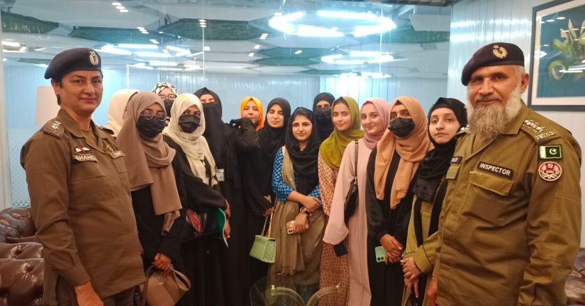 الولایت آرگنائزیشن کے طلباء کی راولپنڈی پولیس لائنز ہیڈ کوارٹرز آمد