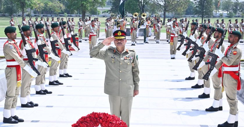 Special Guard of Honour ceremony was held at Yadgar-e-Shuhada: ISPR