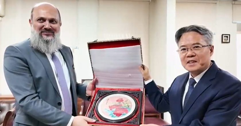 Chinese Ambassador Jiang Zedong meets Federal Minister for Commerce Jam Kamal Khan