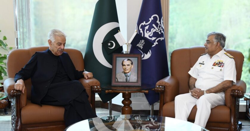 Defence Minister Visits Naval Headquarters, Receives Briefing on Maritime Security and Pakistan Navy’s Preparedness